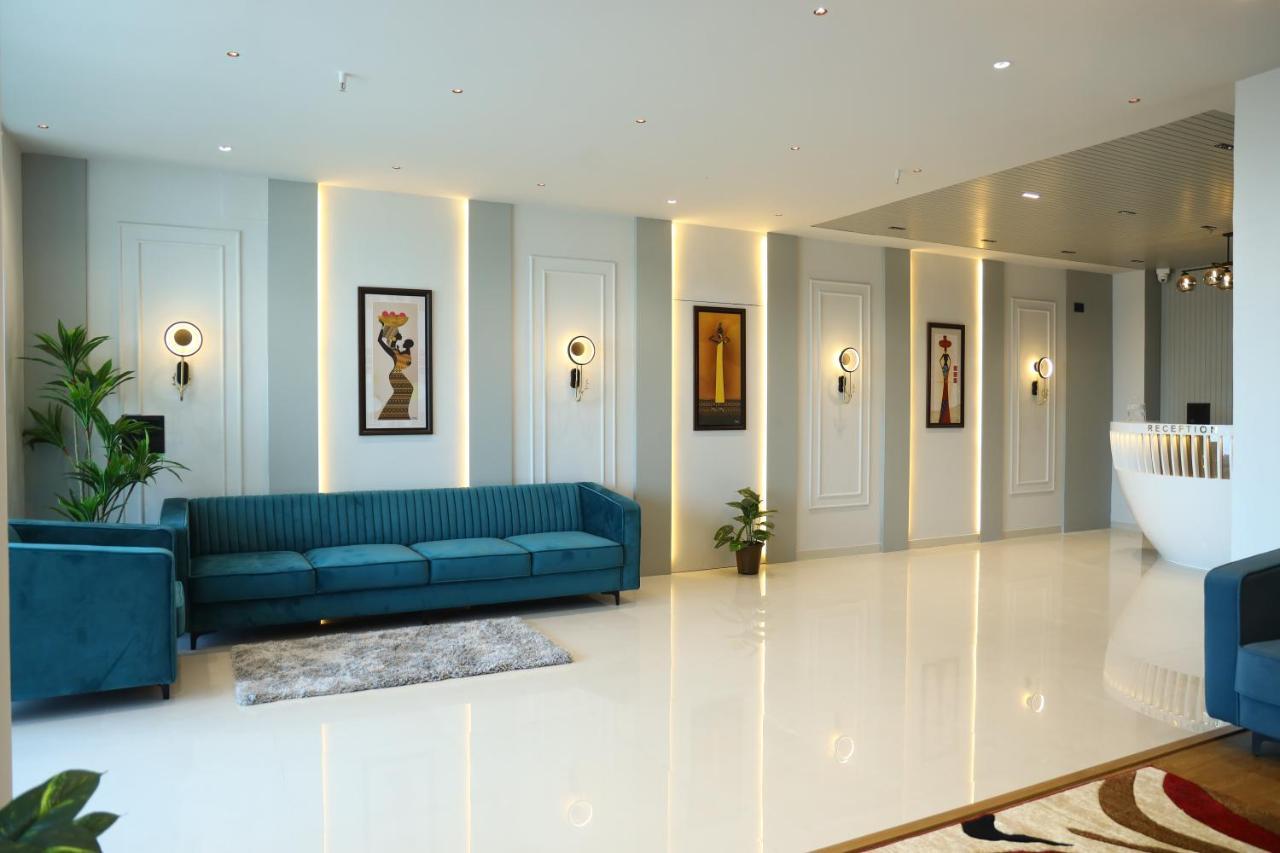 Hotel The Parker Inn By Kbnt Group Сурат Екстер'єр фото
