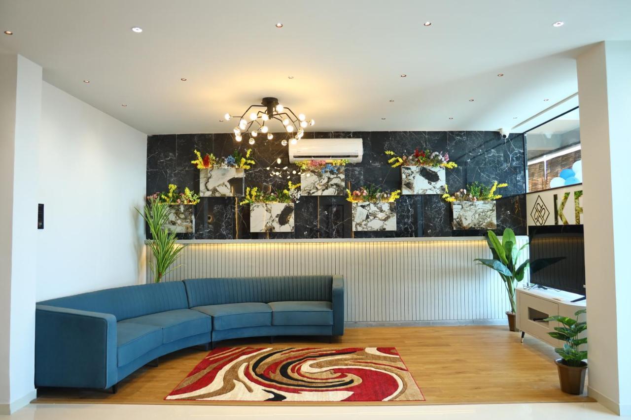 Hotel The Parker Inn By Kbnt Group Сурат Екстер'єр фото