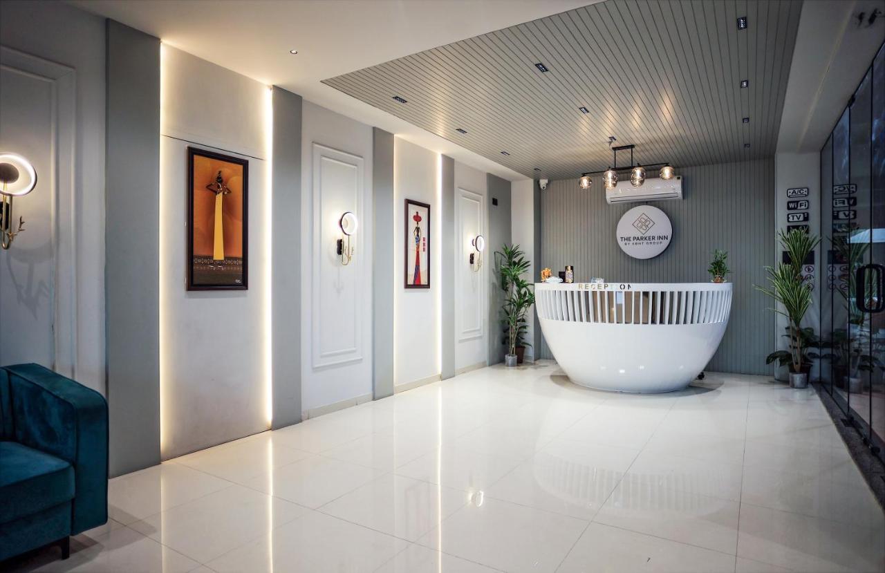 Hotel The Parker Inn By Kbnt Group Сурат Екстер'єр фото