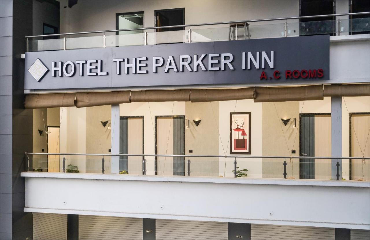 Hotel The Parker Inn By Kbnt Group Сурат Екстер'єр фото