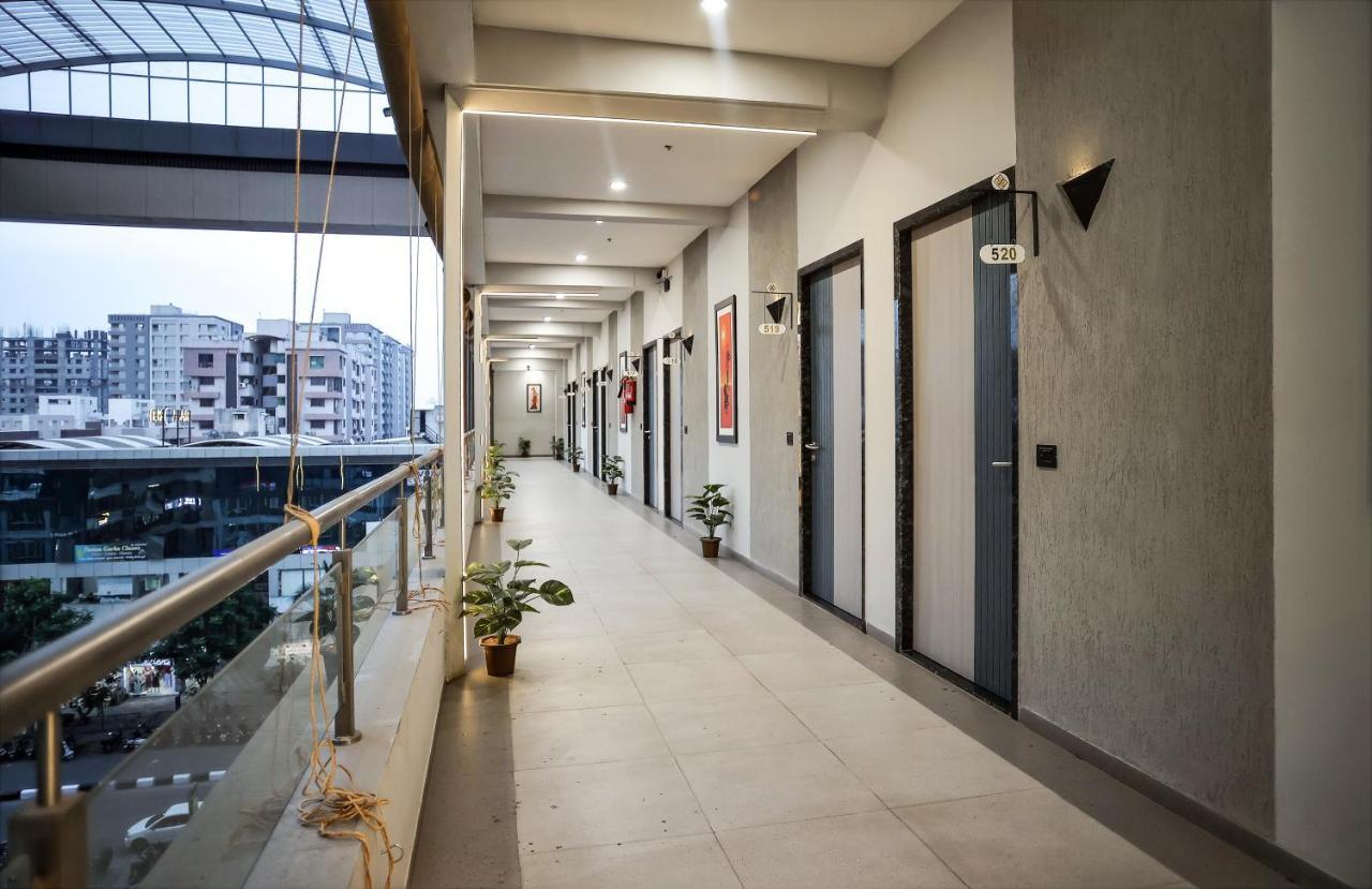 Hotel The Parker Inn By Kbnt Group Сурат Екстер'єр фото