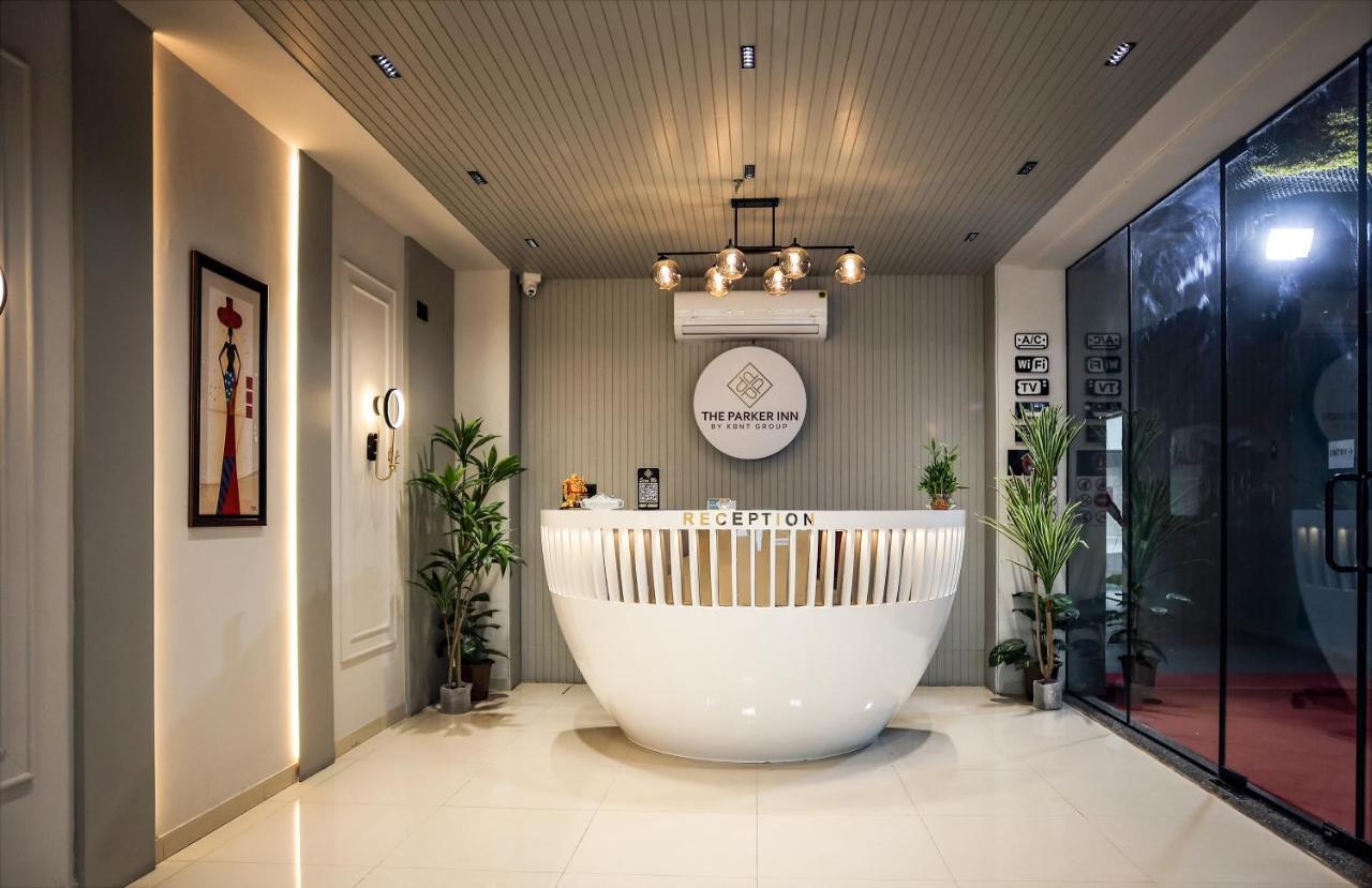 Hotel The Parker Inn By Kbnt Group Сурат Екстер'єр фото