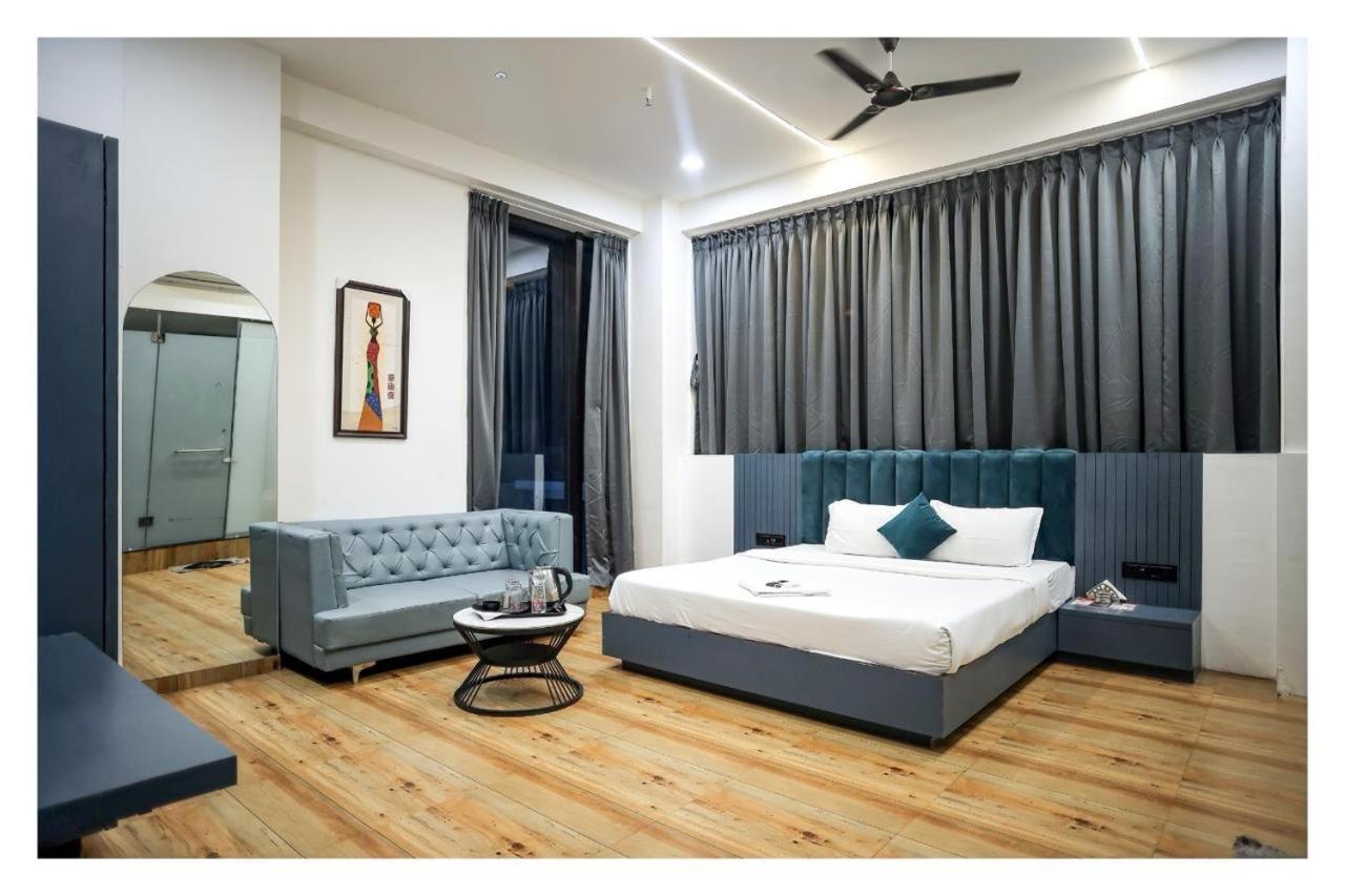 Hotel The Parker Inn By Kbnt Group Сурат Екстер'єр фото